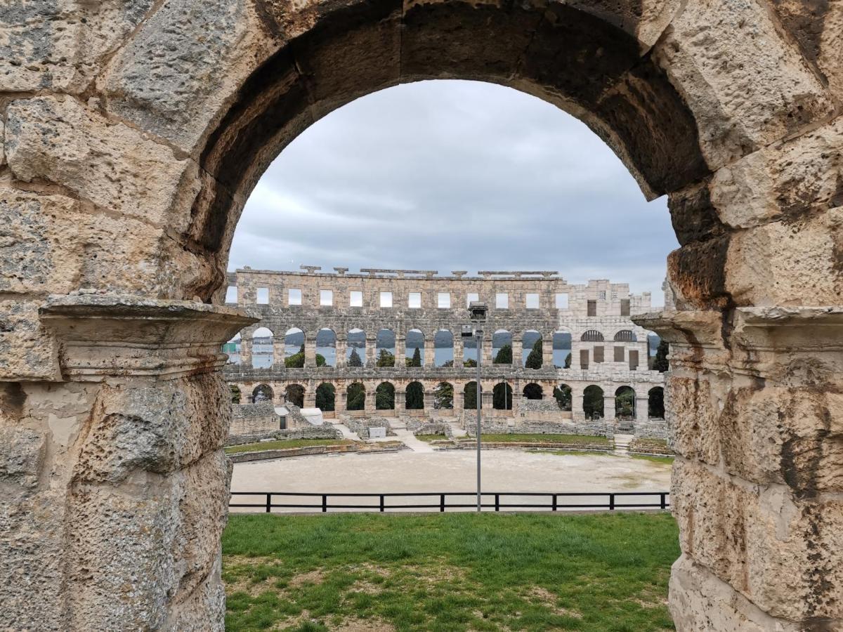 Apartment Andreas - Amphitheater - プーラ エクステリア 写真