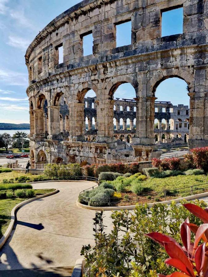 Apartment Andreas - Amphitheater - プーラ エクステリア 写真