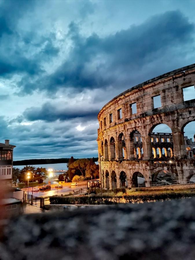 Apartment Andreas - Amphitheater - プーラ エクステリア 写真